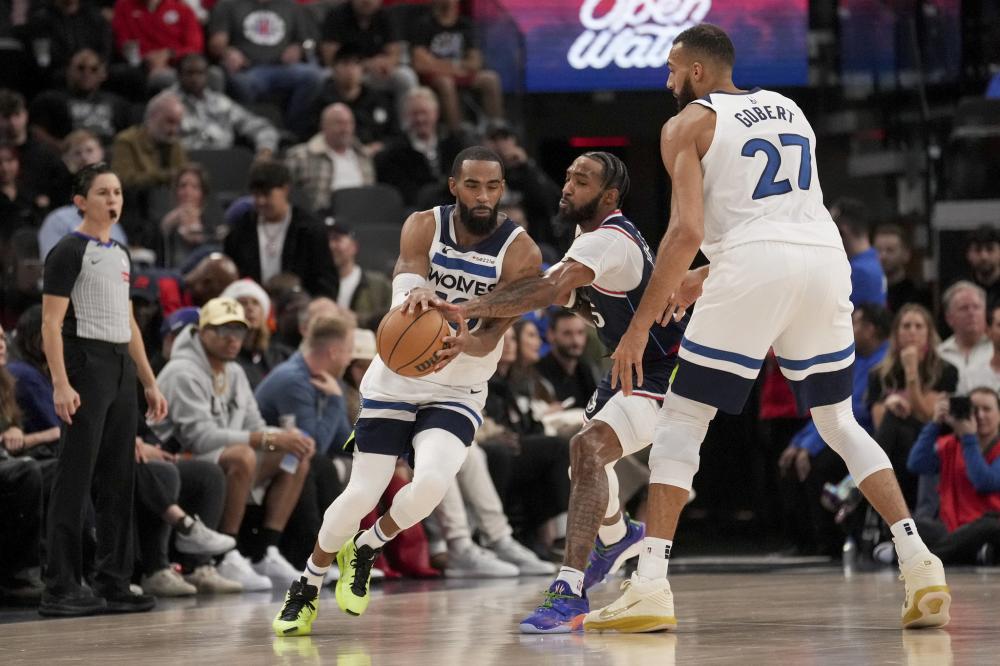 英媒：利物浦6000万追国米铁闸，防线危机下锁定范戴克接班人.